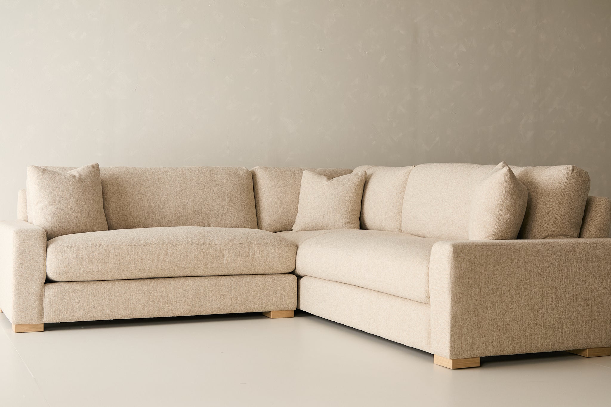 Laguna L-Sectional - Southpaw Fabric in Oatmeal