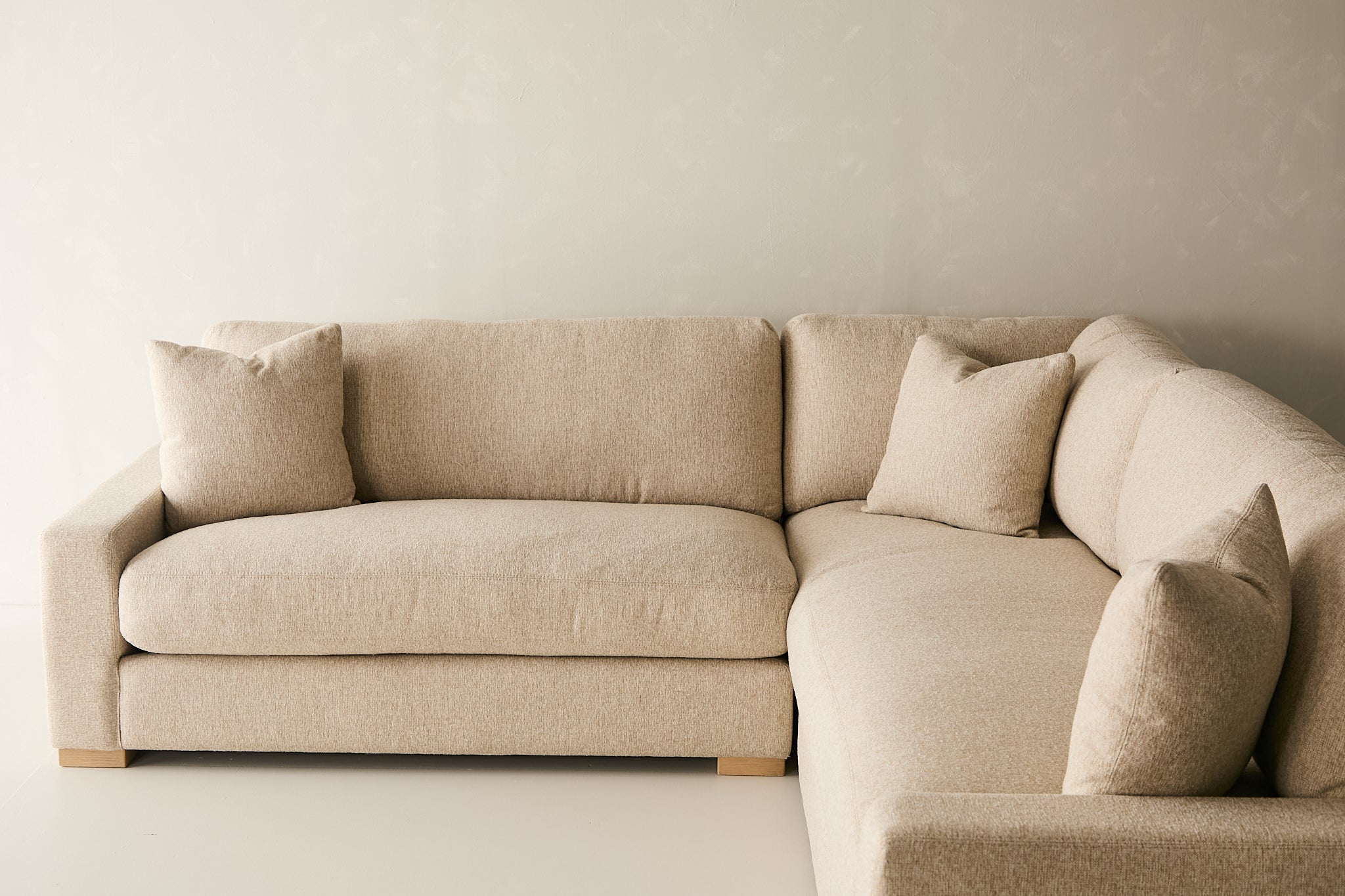 Laguna L-Sectional - Southpaw Fabric in Oatmeal