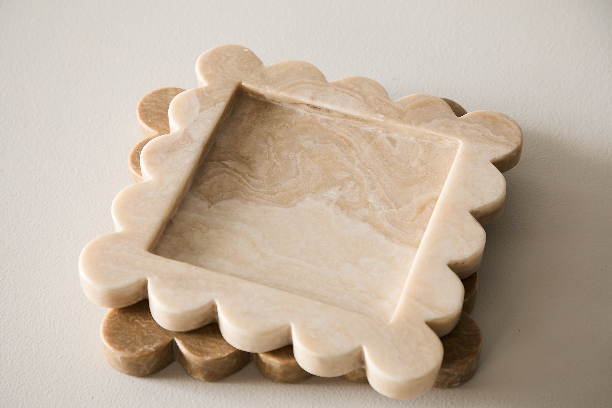 Onyx Tray - Scalloped Edge