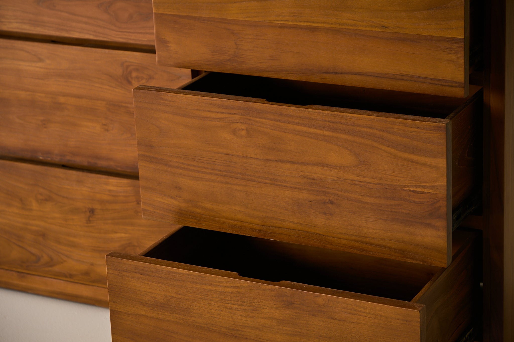 Sable 9-Drawer Dresser