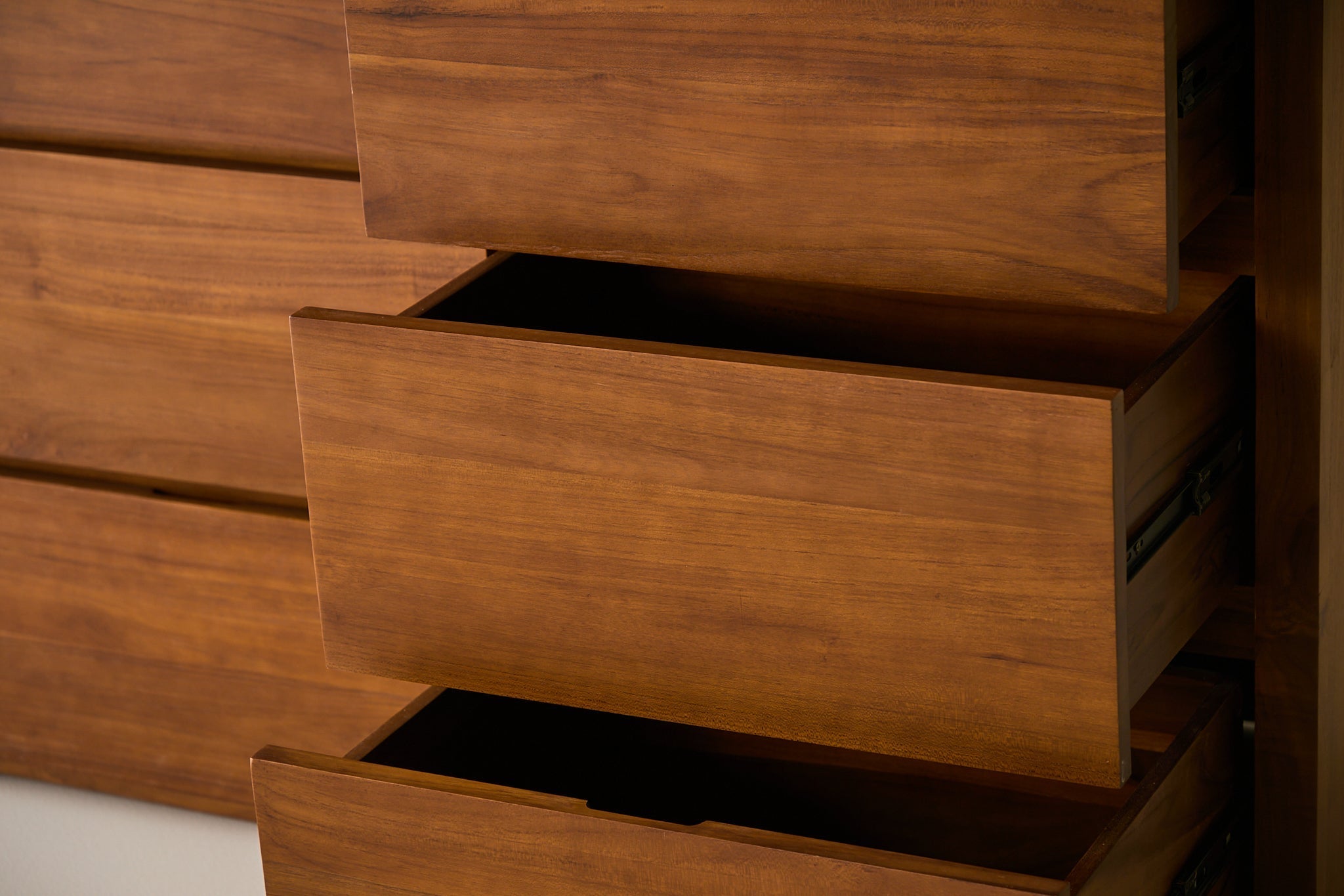 Sable 10-Drawer Dresser