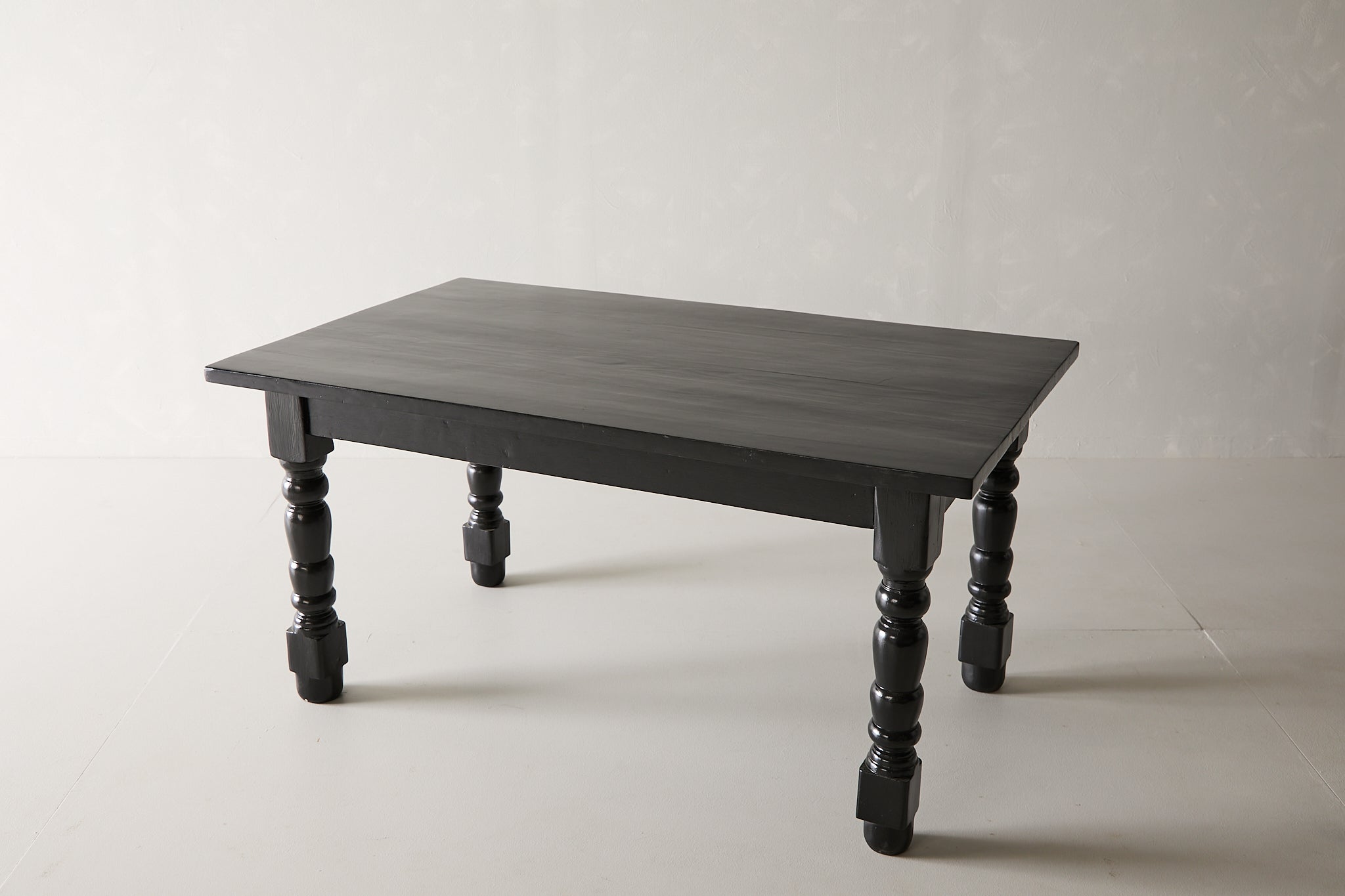 Turned Leg Dining Table - 5ft.