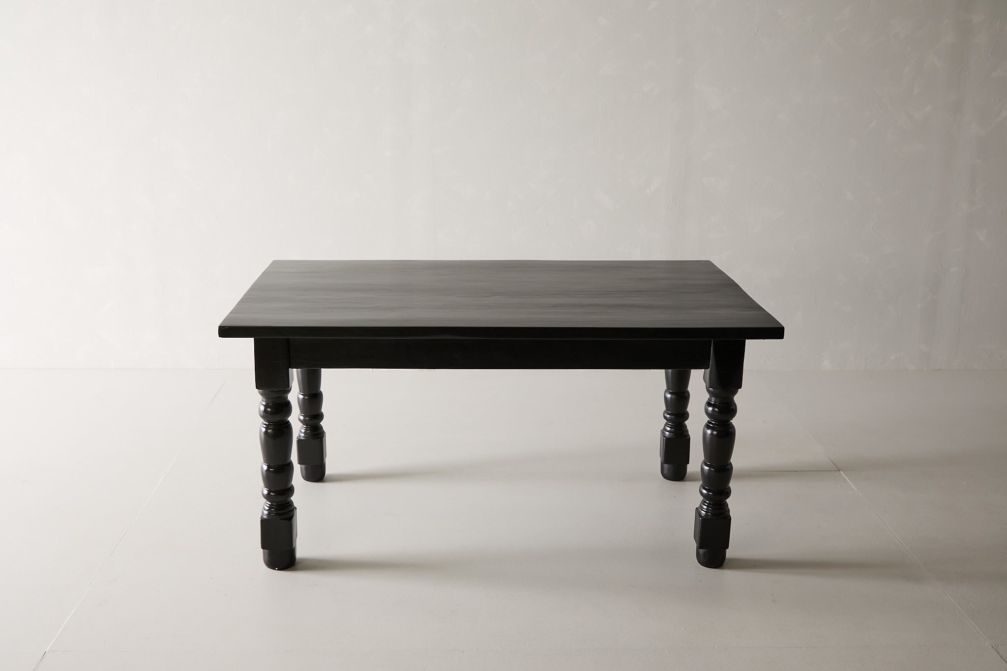 Turned Leg Dining Table - 5ft.