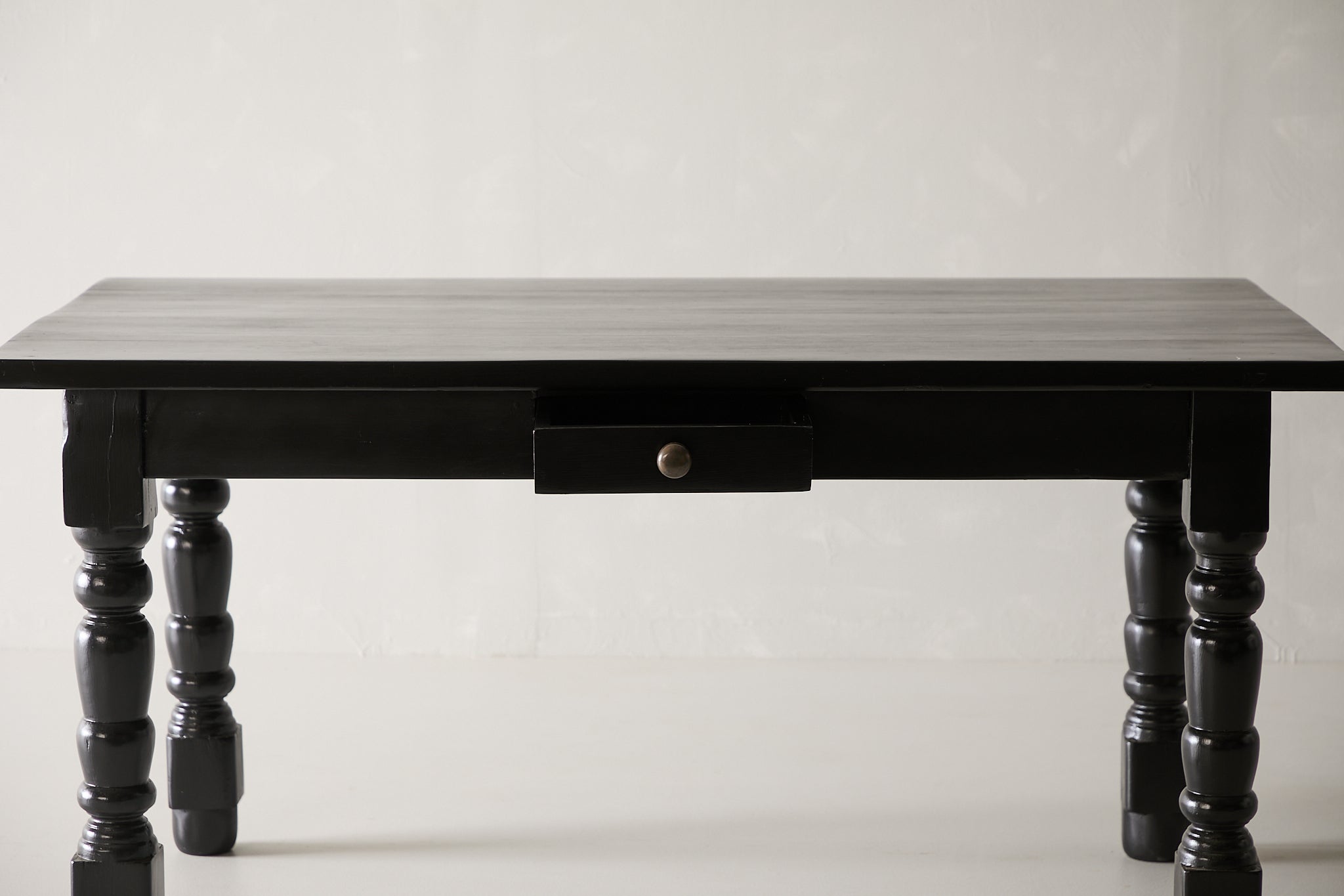 Turned Leg Dining Table - 5ft.